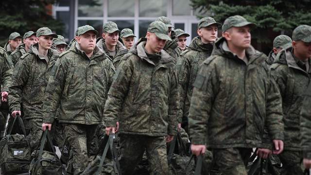 В День Красной Армии и Военно-морского флота КПРФ предложила ввести кредитные каникулы для солдат-срочников, в том числе тех, кто проходит альтернативную службу