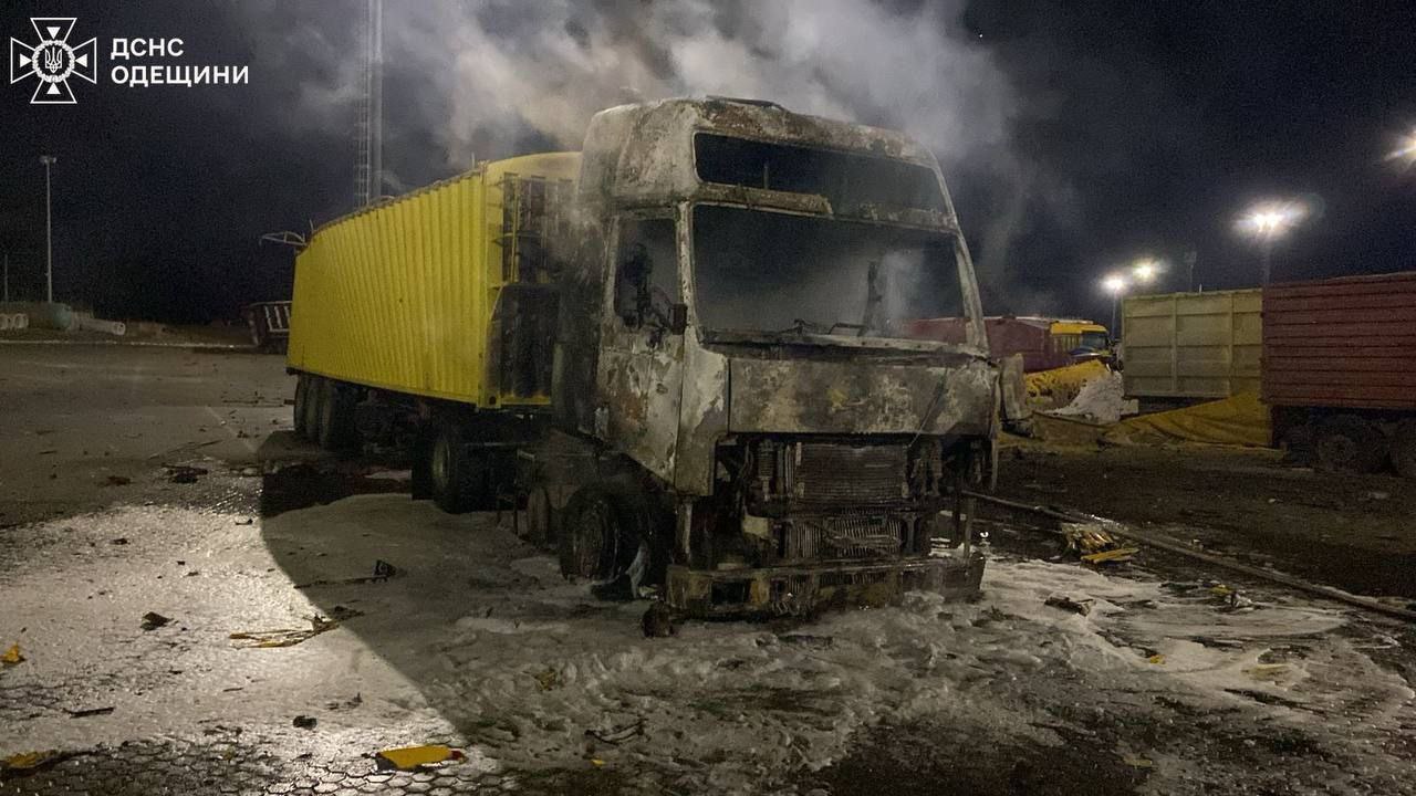 В Одесской области ночью беспилотники атаковали объекты промышленной, энергетической и гражданской инфраструктуры В Одесской области ночью беспилотники атаковали объекты промышленной, энергетической и гражданской инфраструктуры