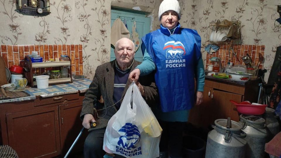 Ко Дню защитника Отечества передали гуманитарную помощь жителям прифронтового села Васильевка Ко Дню защитника Отечества передали гуманитарную помощь жителям прифронтового села Васильевка