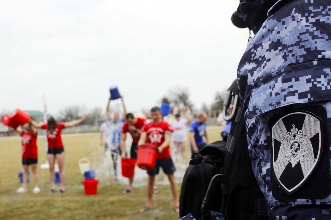 В Херсонской области росгвардейцы отметили 23 февраля и юбилей ведомства спортивной акцией