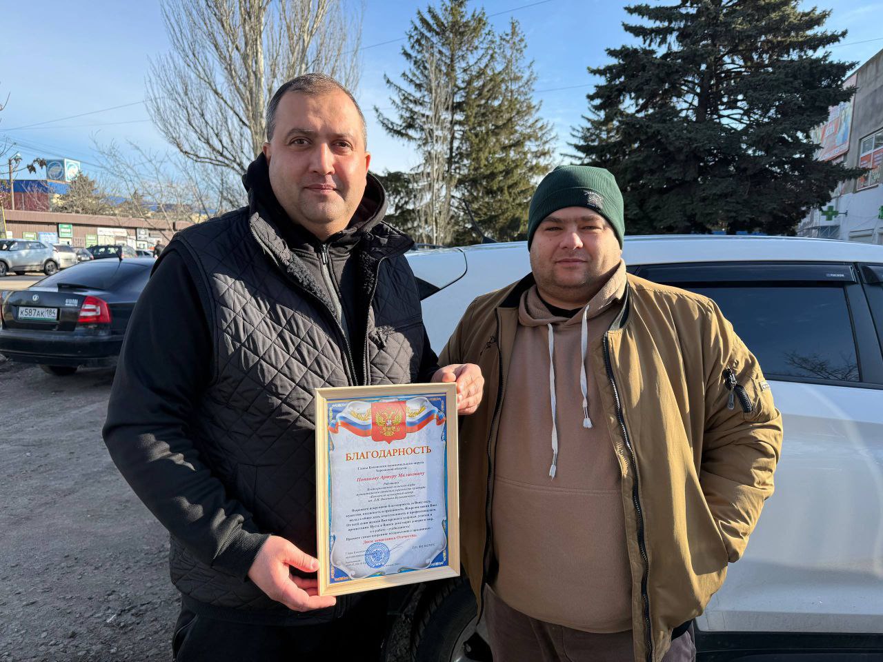 Ко Дню защитника Отечества благодарности от главы Каховского округа вручили работникам образования и активистам, которые помогают в проведении патриотических мероприятий для молодежи Ко Дню защитника Отечества благодарности от главы Каховского округа вручили работникам образования и активистам, которые помогают в проведении патриотических мероприятий для молодежи