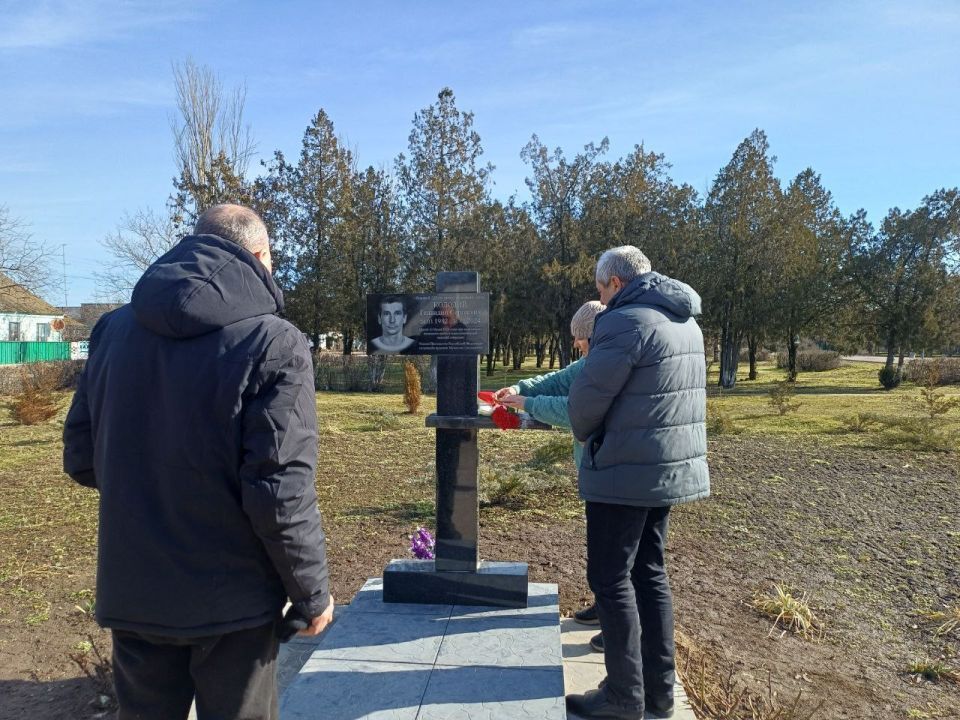 В День воинской славы России секретарь первички с. Костогрызово Николай Наумченко посетил родителей погибшего на СВО земляка, Колодий Геннадия В День воинской славы России секретарь первички с. Костогрызово Николай Наумченко посетил родителей погибшего на СВО земляка, Колодий Геннадия