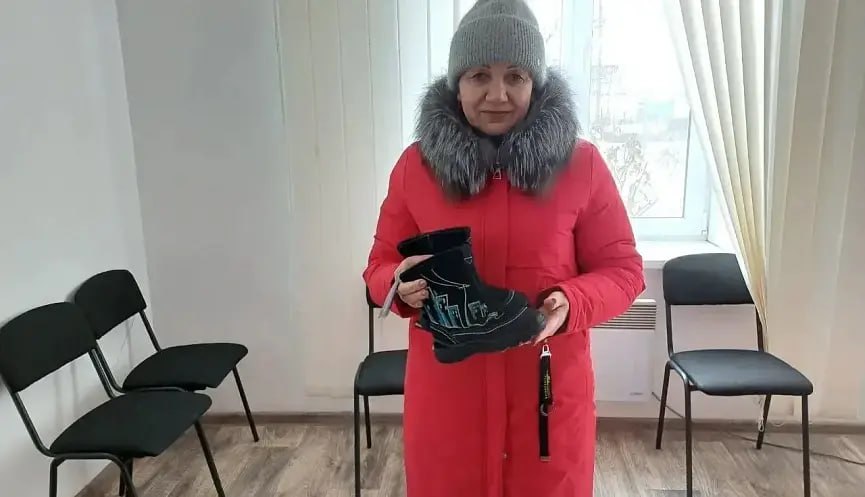 Новороссийские волонтеры передали более 100 пар новой обуви для многодетных семей Новороссийские волонтеры передали более 100 пар новой обуви для многодетных семей