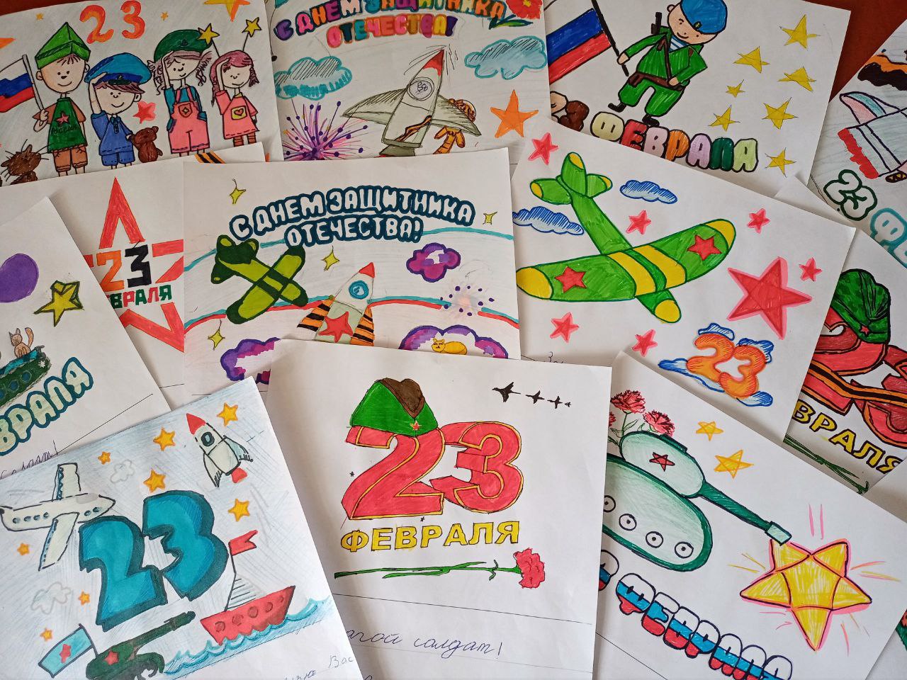 Юные Скадовские художники подготовили выставку ко Дню защитника Отечества Юные Скадовские художники подготовили выставку ко Дню защитника Отечества