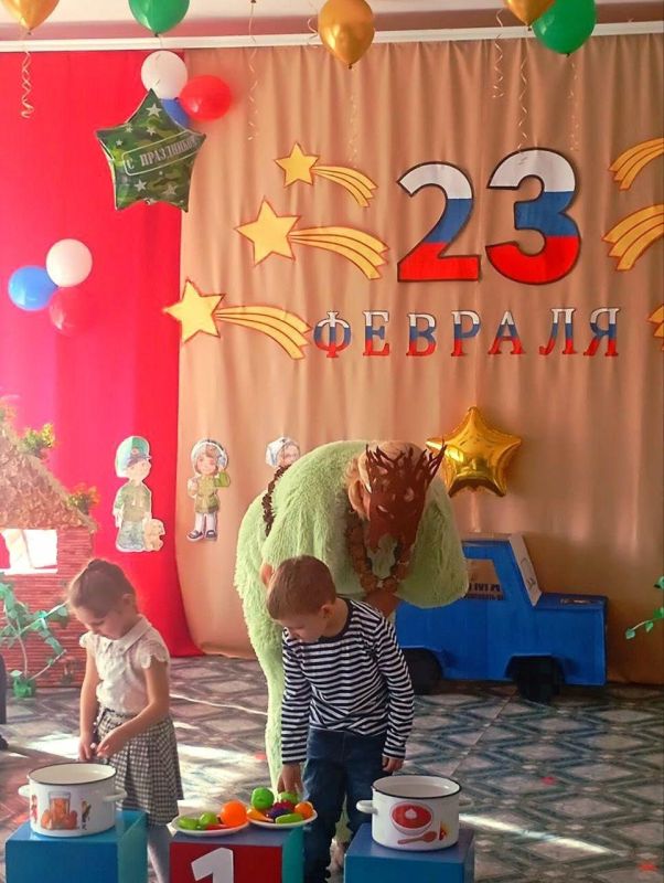 Праздник к 23 февраля в детском саду «Чебурашка» Праздник к 23 февраля в детском саду «Чебурашка»