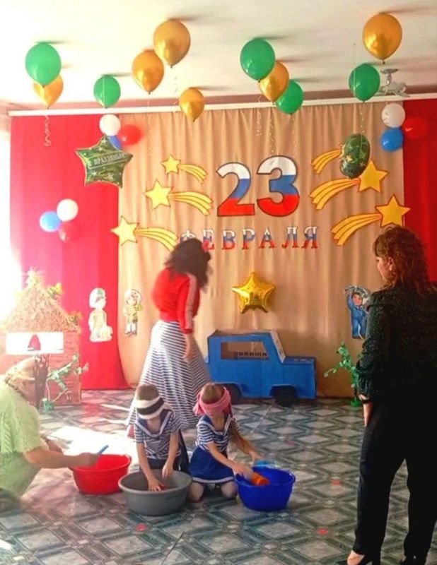 Праздник к 23 февраля в детском саду «Чебурашка» Праздник к 23 февраля в детском саду «Чебурашка»