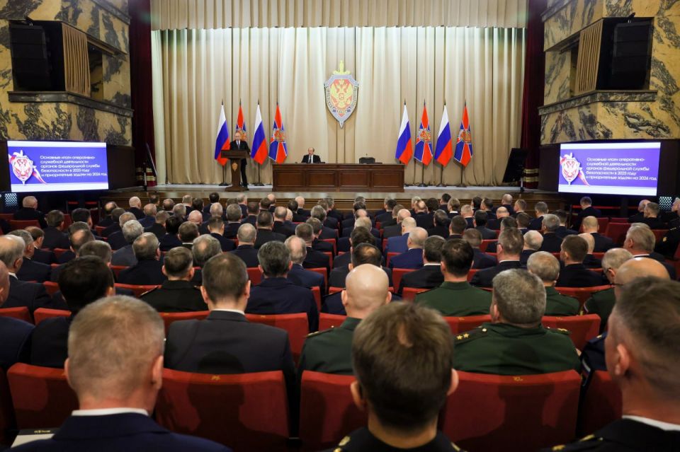 Владимир Путин выступил на заседании коллегии Федеральной службы безопасности Владимир Путин выступил на заседании коллегии Федеральной службы безопасности