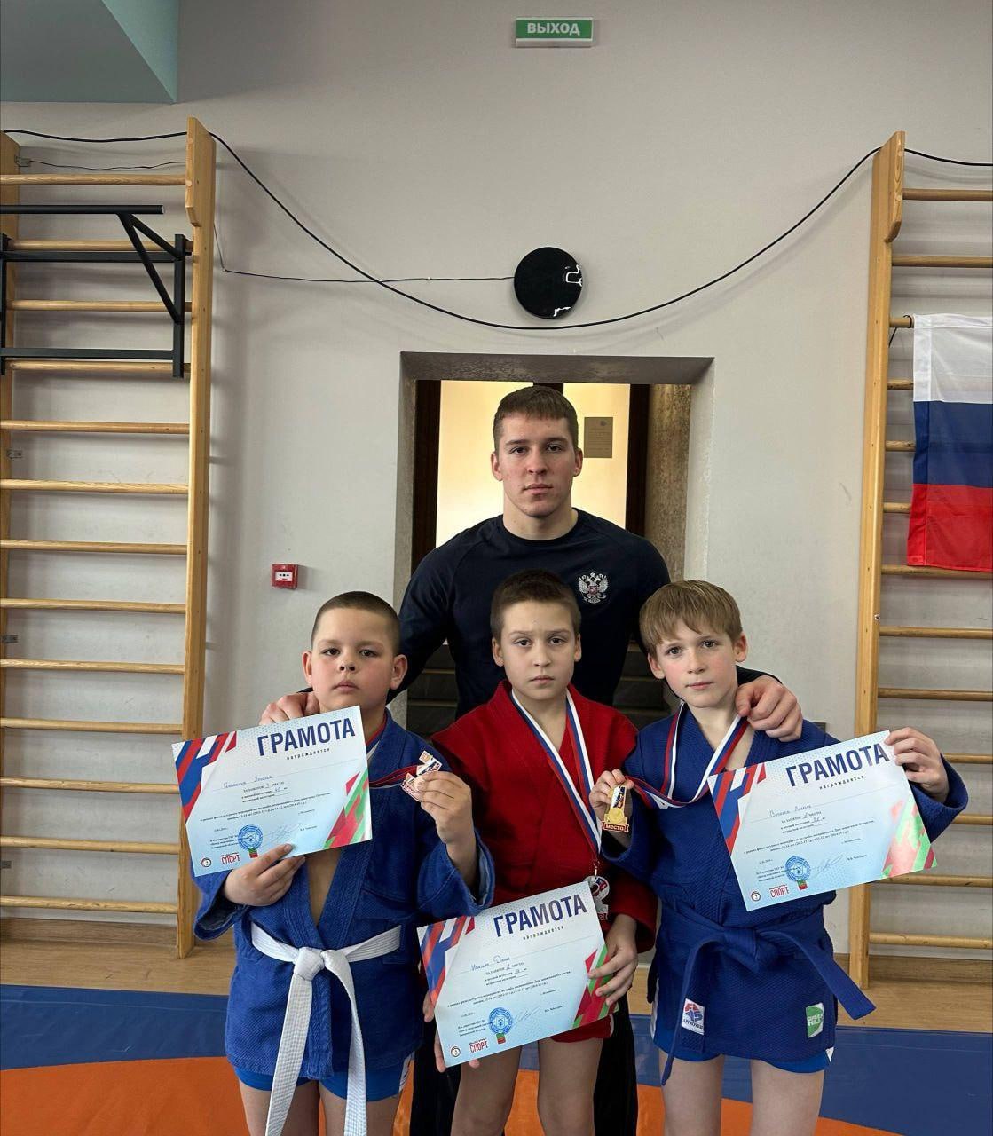 Поздравляем наших юных самбистов с победами в Мелитополе Поздравляем наших юных самбистов с победами в Мелитополе