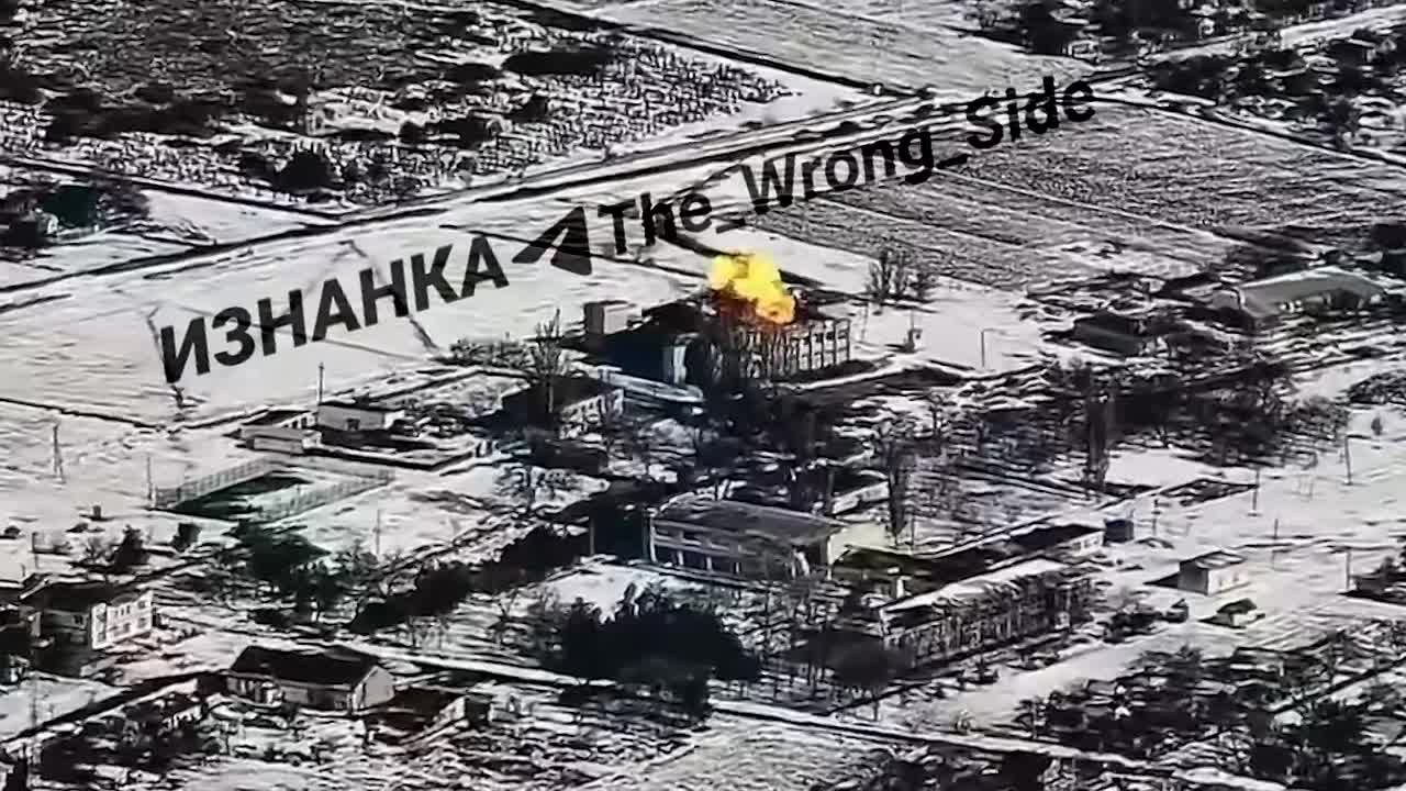 Владислав Шурыгин: Телеуправляемая «Герань» поражает склад ВСУ в селе Правдино на временно оккупированной части Херсонской области, не менее 24 км до ЛБС