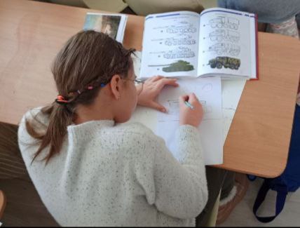 Юные Скадовские художники подготовили выставку ко Дню защитника Отечества Юные Скадовские художники подготовили выставку ко Дню защитника Отечества