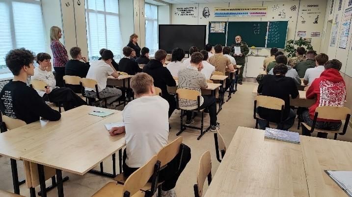 Профориентационная встреча на тему «Есть такая профессия – Родину защищать» прошла в Генической школе №3 Профориентационная встреча на тему «Есть такая профессия – Родину защищать» прошла в Генической школе №3