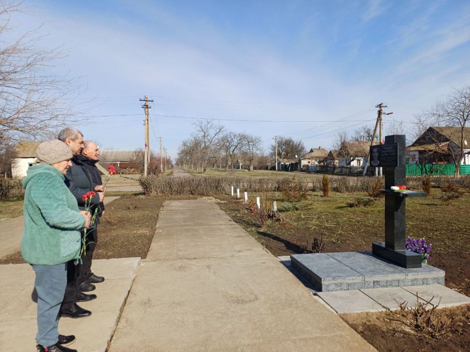 В День воинской славы России секретарь первички с. Костогрызово Николай Наумченко посетил родителей погибшего на СВО земляка, Колодий Геннадия В День воинской славы России секретарь первички с. Костогрызово Николай Наумченко посетил родителей погибшего на СВО земляка, Колодий Геннадия