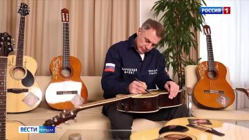 Военнослужащий из Крыма получил в подарок гитару от известного российского актёра Игоря Петренко