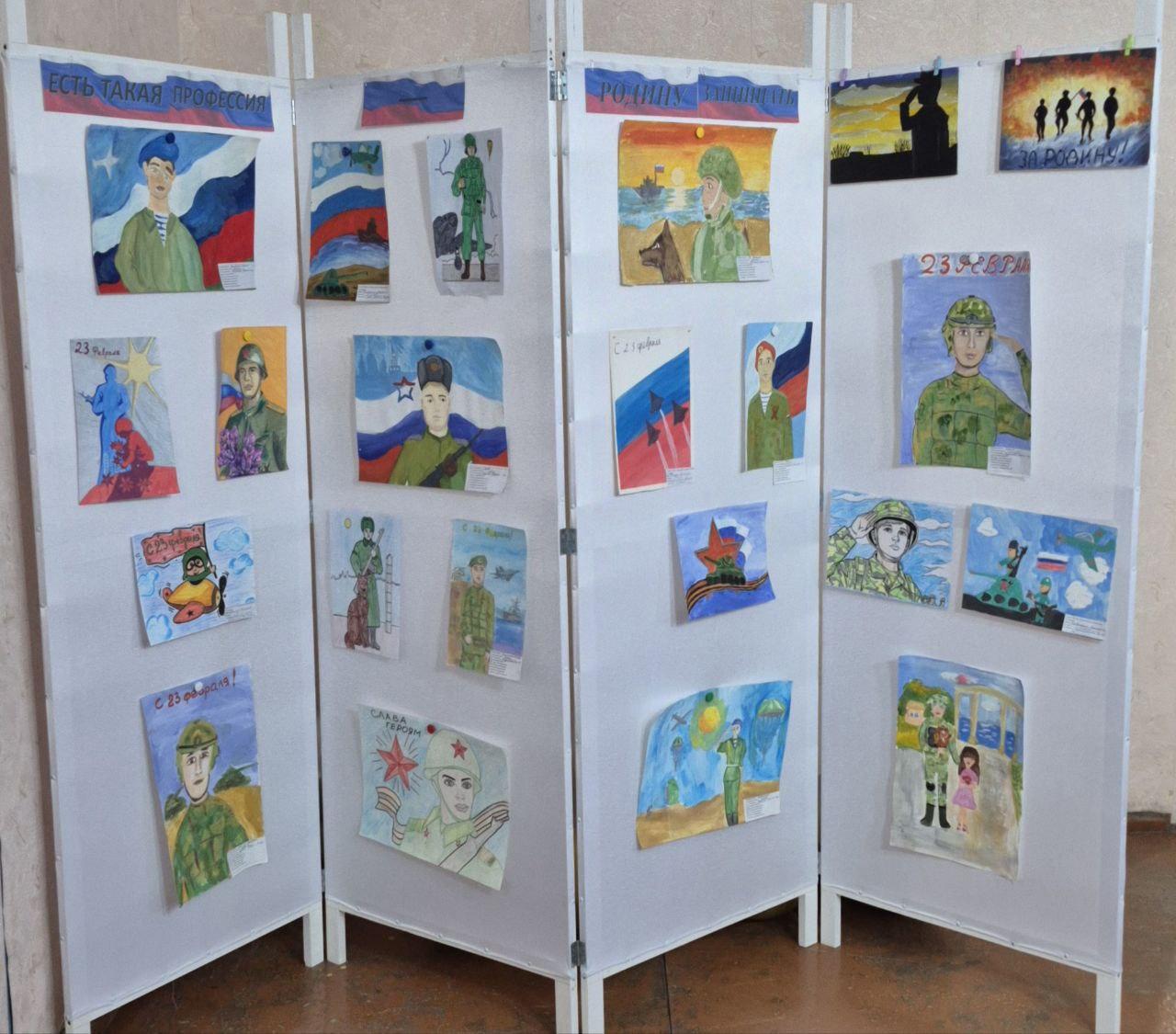 Герои глазами детей: в Геническом ЗАГС представили патриотическую экспозицию