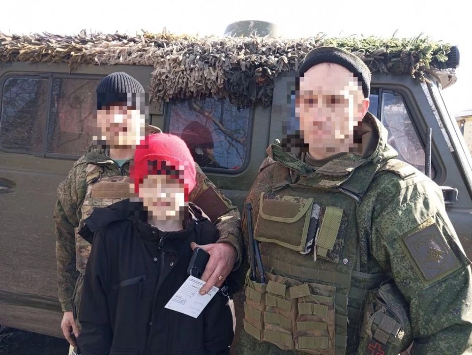 С благодарностью к защитникам: в округе прошли поздравительные акции ко Дню защитника Отечества С благодарностью к защитникам: в округе прошли поздравительные акции ко Дню защитника Отечества