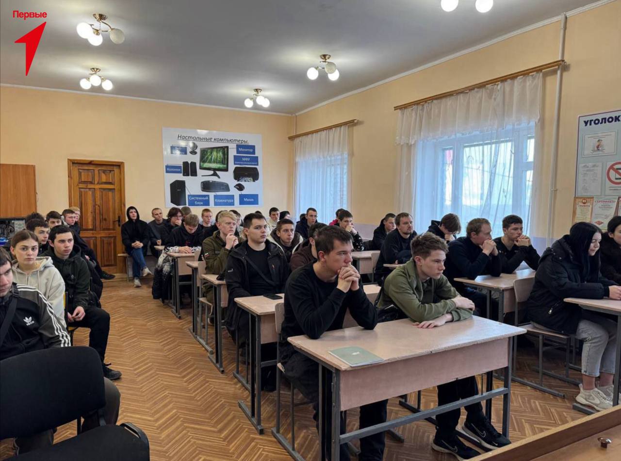 Специалисты Движения Первых организовали встречу военнослужащего со студентами Специалисты Движения Первых организовали встречу военнослужащего со студентами