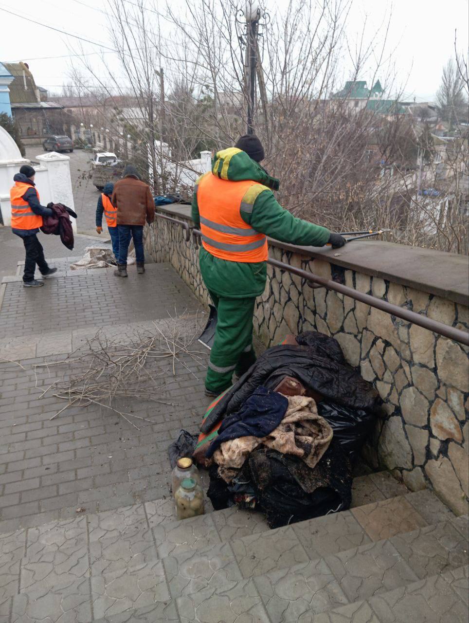 25 февраля работники МКУ «Азовкоммунсервис» провели плановые и внеплановые работы по санитарной очистке и благоустройству в населённых пунктах Генического округа 25 февраля работники МКУ «Азовкоммунсервис» провели плановые и внеплановые работы по санитарной очистке и благоустройству в населённых пунктах Генического округа