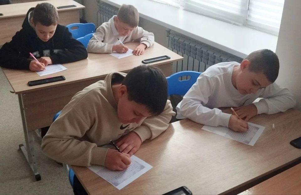 «Напиши письмо солдату»: акция в Красненской школе «Напиши письмо солдату»: акция в Красненской школе