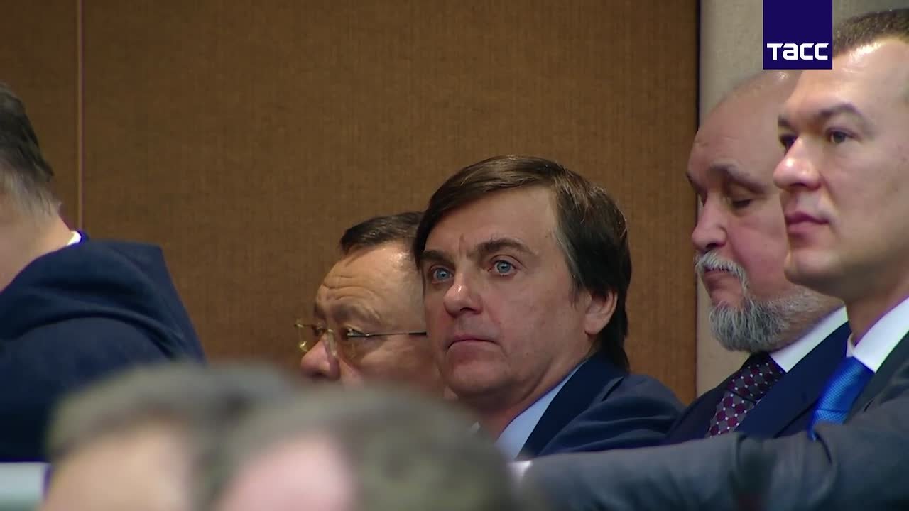 Мишустин заявил об эффективности мер по снижению нагрузки на школьников