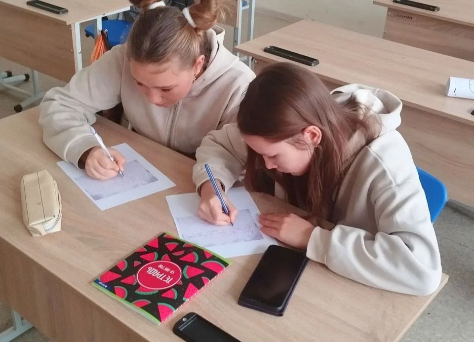 «Напиши письмо солдату»: акция в Красненской школе «Напиши письмо солдату»: акция в Красненской школе