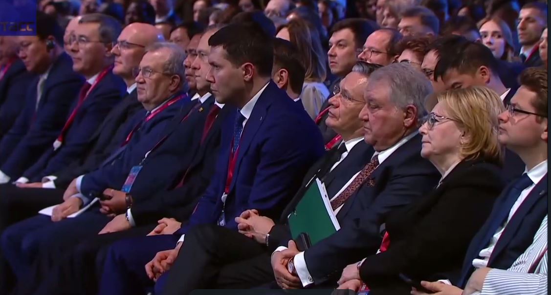 Владимир Путин принимает участие в пленарном заседании Форума будущих технологий Владимир Путин принимает участие в пленарном заседании Форума будущих технологий