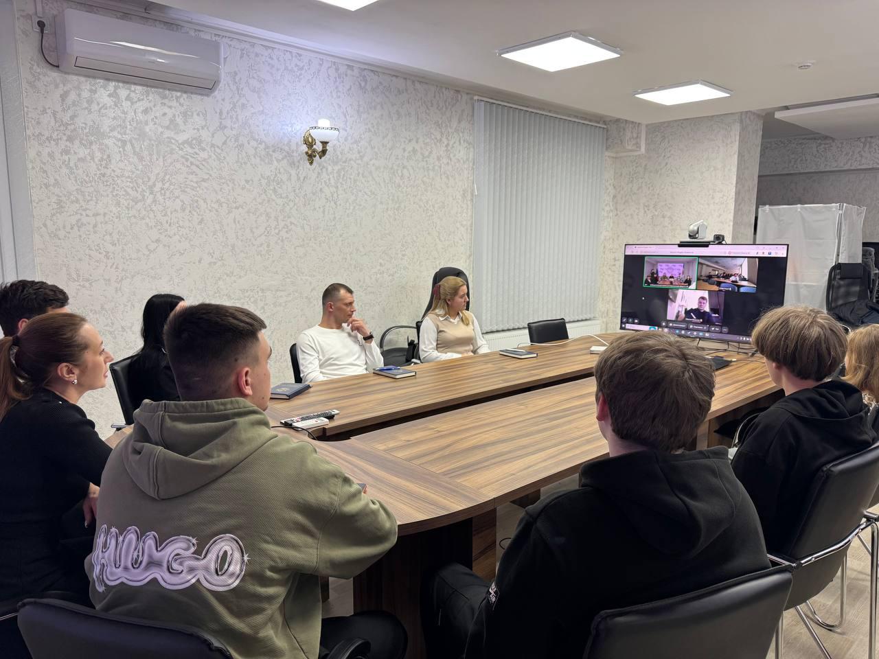 Студенты-юристы из Херсонской области и Санкт-Петербурга обсудили электоральные процессы и опыт референдума 2022 года Студенты-юристы из Херсонской области и Санкт-Петербурга обсудили электоральные процессы и опыт референдума 2022 года