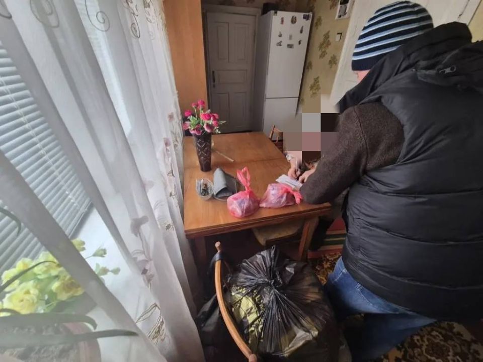 Жители Таврийска получили адресную натуральную помощь Жители Таврийска получили адресную натуральную помощь