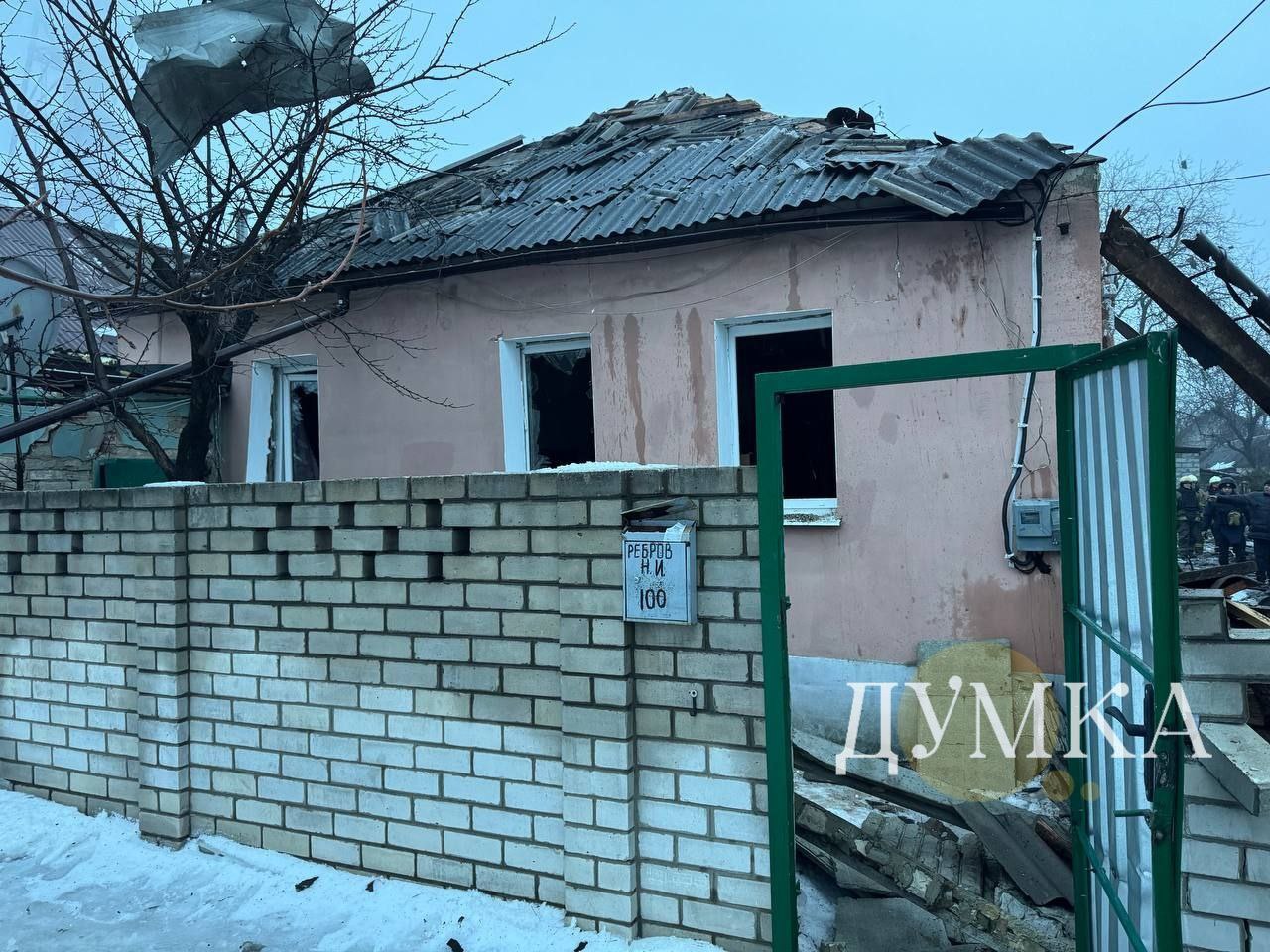 В Харькове удар пришелся по многоквартирному дому В Харькове удар пришелся по многоквартирному дому