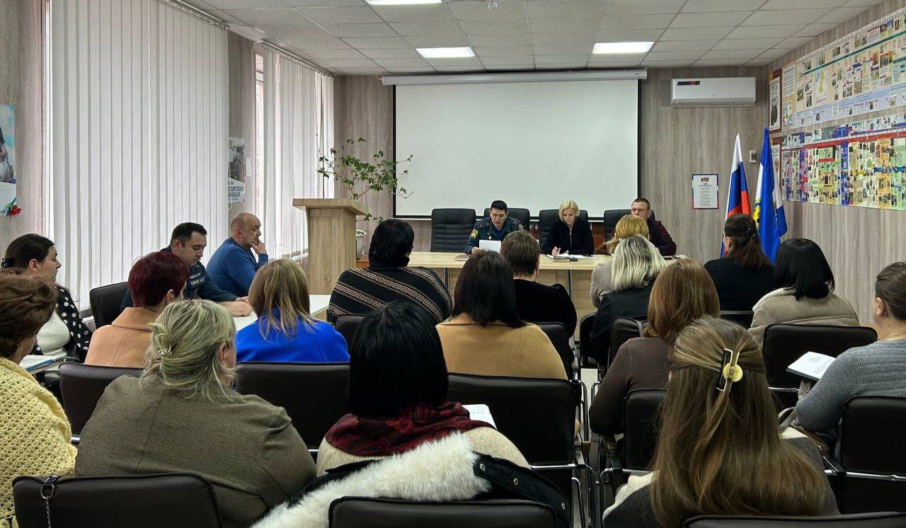 В Чаплинском муниципальном округе прошло совещание по вопросам организации противопожарной пропаганды и пожарно-профилактической работы в частном секторе округа В Чаплинском муниципальном округе прошло совещание по вопросам организации противопожарной пропаганды и пожарно-профилактической работы в частном секторе округа