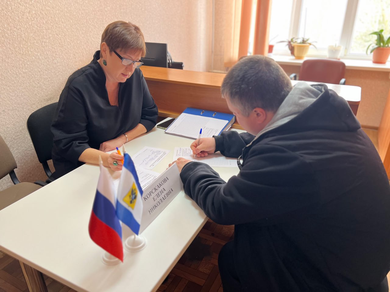 В Чаплинском округе рассмотрели 24 обращения жителей, сообщил Владимир Сальдо В Чаплинском округе рассмотрели 24 обращения жителей, сообщил Владимир Сальдо