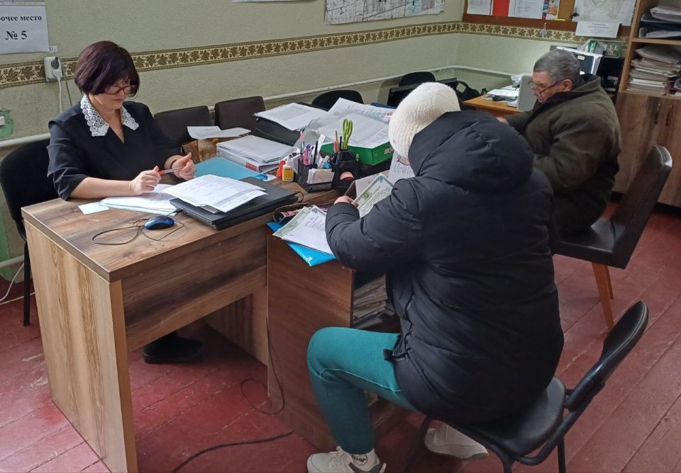 Начальник Чернянского территориального отдела Екатерина Тесля провела личный прием граждан в селах Чернянка и Новокаменка Начальник Чернянского территориального отдела Екатерина Тесля провела личный прием граждан в селах Чернянка и Новокаменка