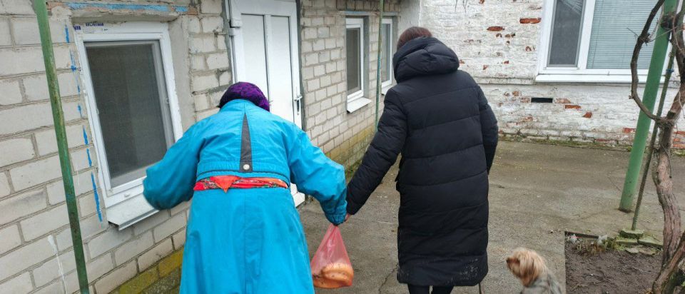 25 февраля коллектив Семихатского сельского клуба по просьбе местной жительницы, старожила села Надежды Васильевны, оказал ей помощь по хозяйству 25 февраля коллектив Семихатского сельского клуба по просьбе местной жительницы, старожила села Надежды Васильевны, оказал ей помощь по хозяйству