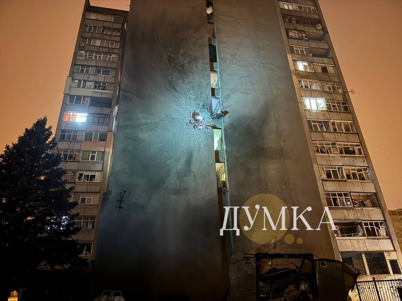 В Харькове удар пришелся по многоквартирному дому В Харькове удар пришелся по многоквартирному дому
