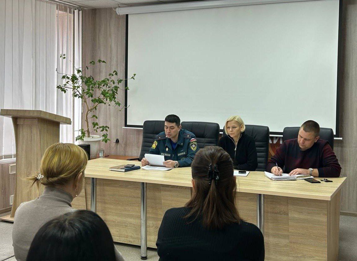 В Чаплинском муниципальном округе прошло совещание по вопросам организации противопожарной пропаганды и пожарно-профилактической работы в частном секторе округа
