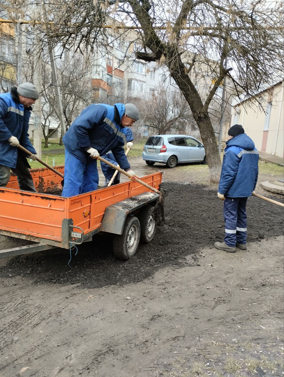 Коммунальные работники Каховки каждое утро выходят на улицы, чтобы поддерживать чистоту и благоустройство города Коммунальные работники Каховки каждое утро выходят на улицы, чтобы поддерживать чистоту и благоустройство города