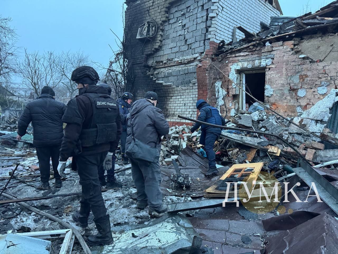 В Харькове удар пришелся по многоквартирному дому В Харькове удар пришелся по многоквартирному дому