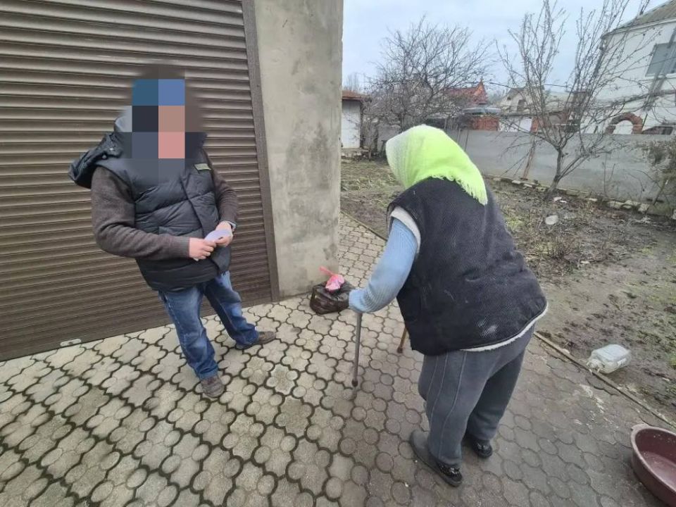 Жители Таврийска получили адресную натуральную помощь Жители Таврийска получили адресную натуральную помощь