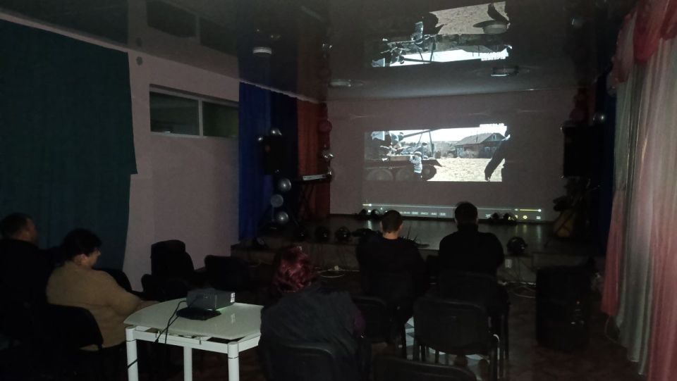По инициативе фонда «Мост поколений» ко Дню защитника Отечества наш Дворец культуры присоединился к масштабной патриотической акции — всероссийскому показу фильмов военноисторического кинофестиваля «Перерыв на кино» По инициативе фонда «Мост поколений» ко Дню защитника Отечества наш Дворец культуры присоединился к масштабной патриотической акции — всероссийскому показу фильмов военноисторического кинофестиваля «Перерыв на кино»