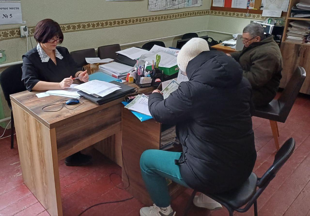 Начальник Чернянского ТО Екатерина Тесля провела личный прием граждан в селах Чернянка и Новокаменка Начальник Чернянского ТО Екатерина Тесля провела личный прием граждан в селах Чернянка и Новокаменка