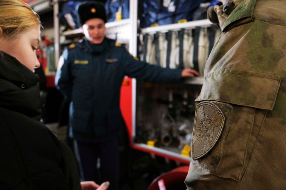 Росгвардия совместно с МЧС организовали для кадет Генической санаторной школы-интерната экскурсию по пожарно-спасательной части №1 Росгвардия совместно с МЧС организовали для кадет Генической санаторной школы-интерната экскурсию по пожарно-спасательной части №1