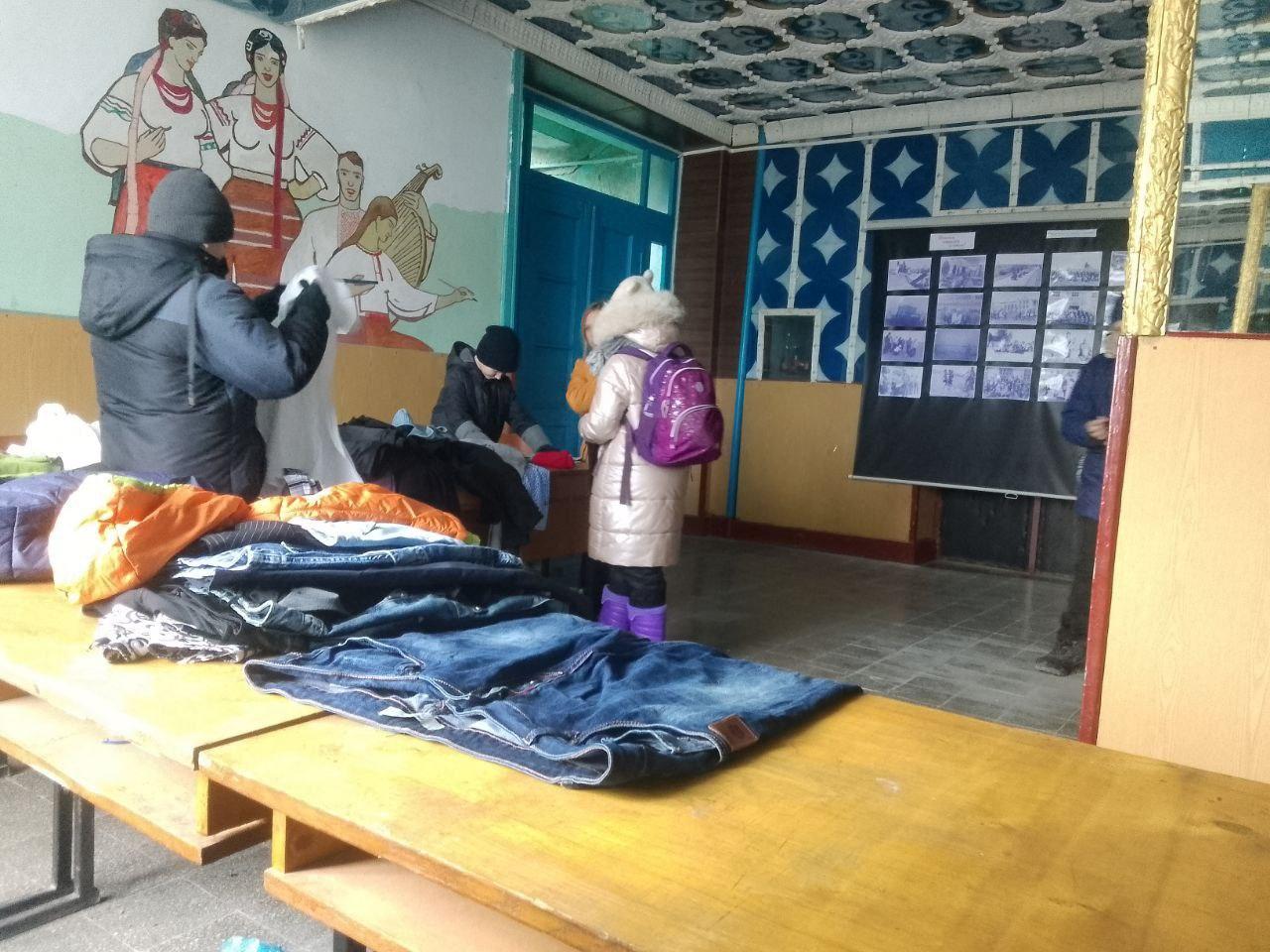 В сельский дом культуры села Долинское Чаплынского округа доставили очередную партию гуманитарной помощи