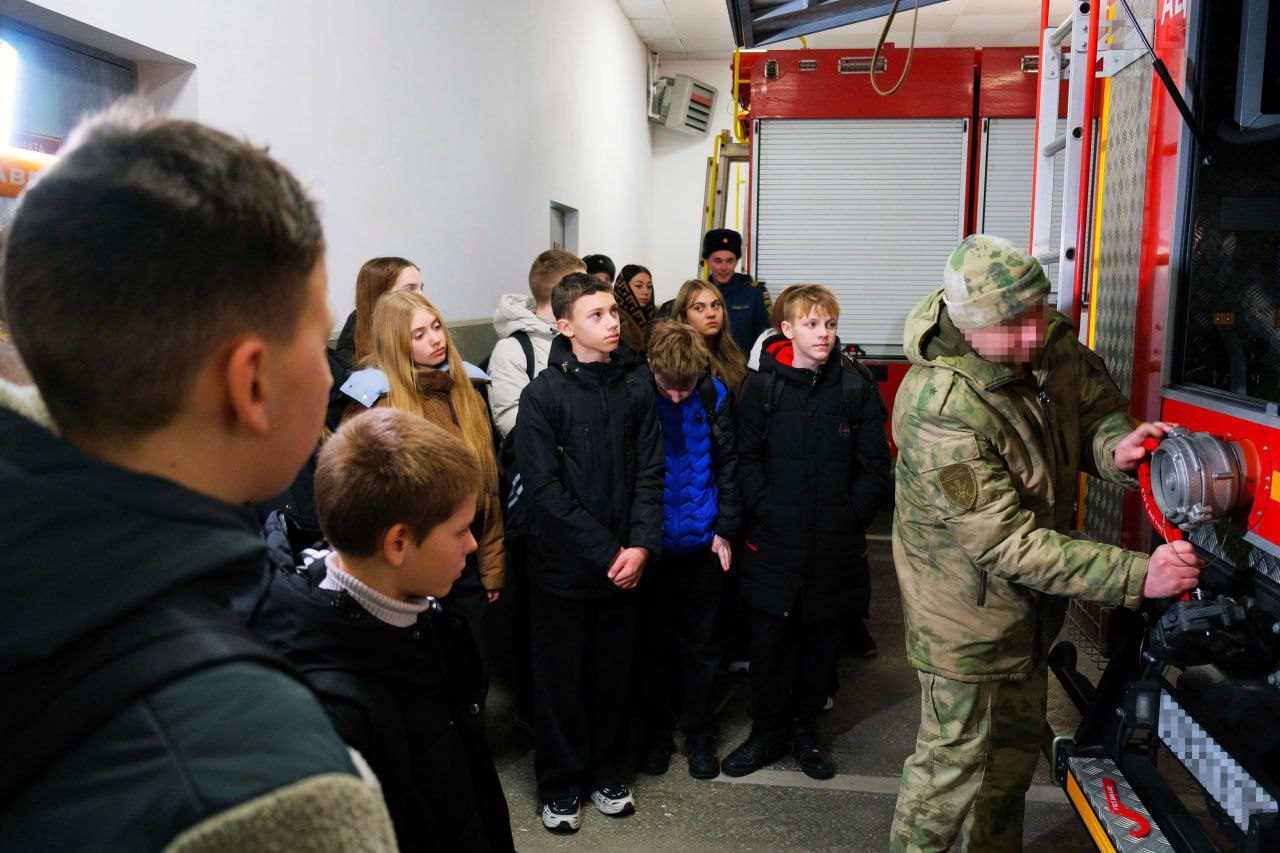 Для кадет Генической санаторной школы-интерната провели экскурсию в пожарно-спасательную часть №1 Для кадет Генической санаторной школы-интерната провели экскурсию в пожарно-спасательную часть №1
