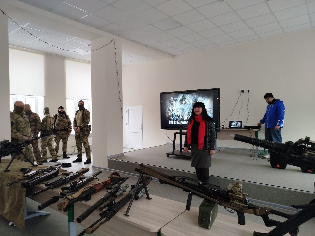 В День Сил специальных операций работники Вольновского дома культуры при поддержке Единой России организовали урок мужества для учеников Вольновской школы В День Сил специальных операций работники Вольновского дома культуры при поддержке Единой России организовали урок мужества для учеников Вольновской школы