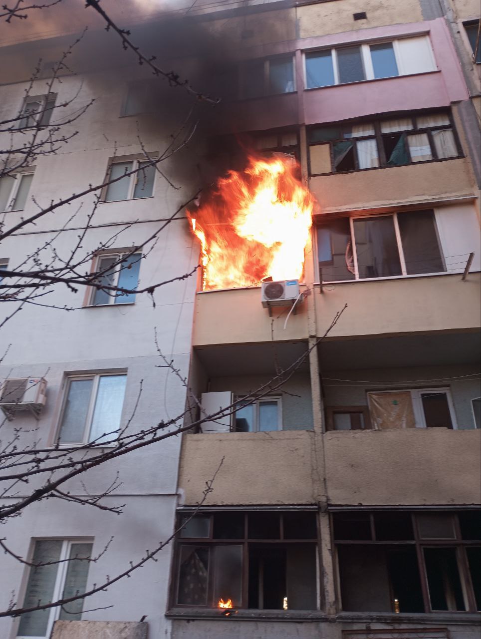 В Каховке ликвидировали пожар в многоквартирном доме