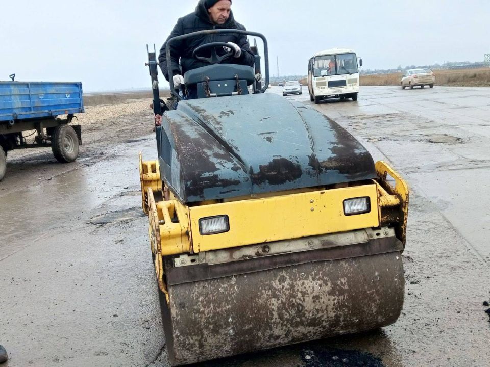 "Херсон Автодор" восстановил поврежденные участки автомобильной дороги "Геническ – Стрелковое" "Херсон Автодор" восстановил поврежденные участки автомобильной дороги "Геническ – Стрелковое"