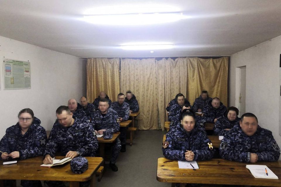 В Херсонской области сотрудники Госавтоинспекции провели с росгвардейцами занятие по безопасности дорожного движения В Херсонской области сотрудники Госавтоинспекции провели с росгвардейцами занятие по безопасности дорожного движения