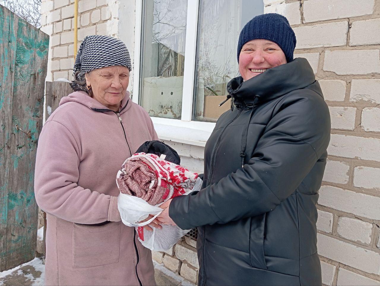 В сельский дом культуры села Долинское Чаплынского округа доставили очередную партию гуманитарной помощи В сельский дом культуры села Долинское Чаплынского округа доставили очередную партию гуманитарной помощи