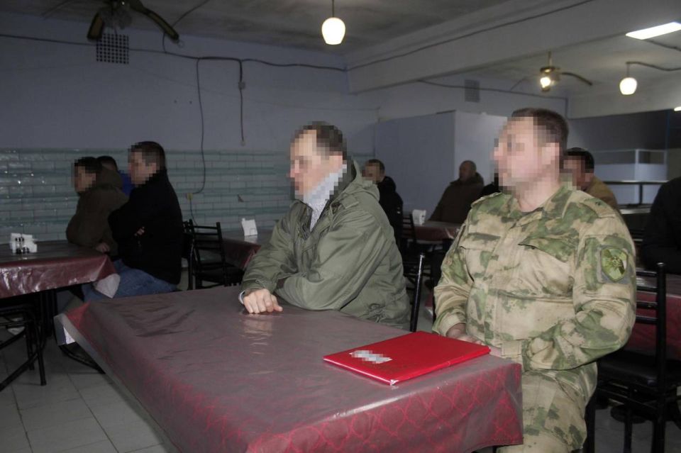 В Херсонской области сотрудники Госавтоинспекции провели с росгвардейцами занятие по безопасности дорожного движения В Херсонской области сотрудники Госавтоинспекции провели с росгвардейцами занятие по безопасности дорожного движения