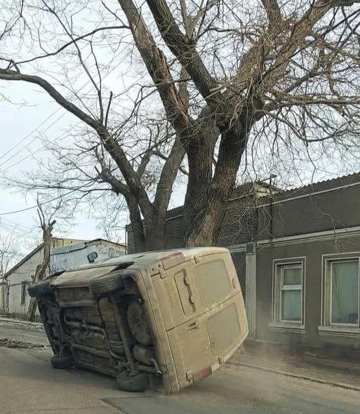 Бусики ТЦК устали. В Одессе и Днепре местные жители помогли им лечь спать Бусики ТЦК устали. В Одессе и Днепре местные жители помогли им лечь спать