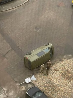 Бусики ТЦК устали. В Одессе и Днепре местные жители помогли им лечь спать